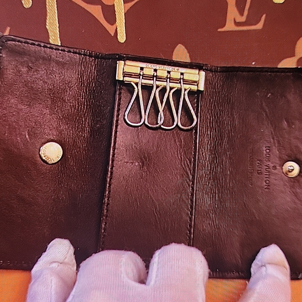 Louis Vuitton Deep Purple/Plum a Vernis key case - Picture 7 of 14